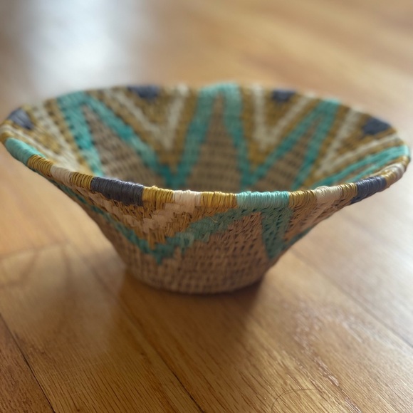 Round woven decorative basket - Picture 8 of 10